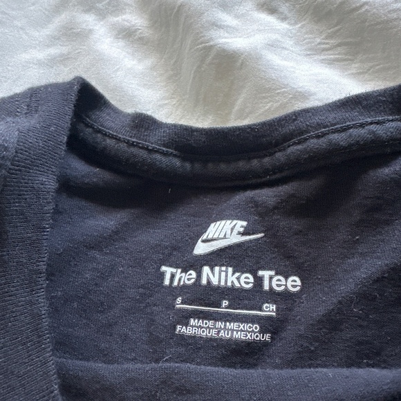 Youth Black Nike T-Shirt - Picture 2 of 3